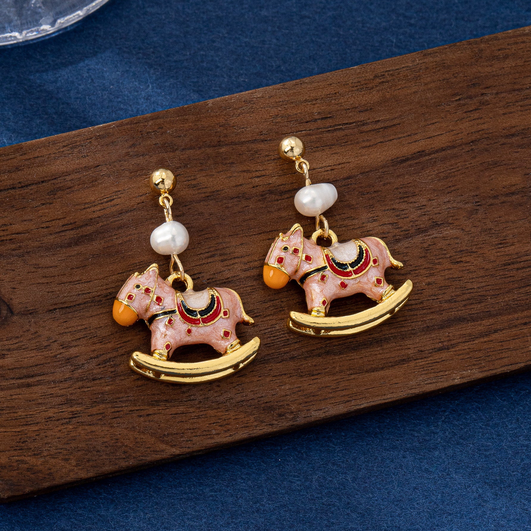 Pastoral Natural Pink Horse Stud Earrings In Zinc Alloy With Electroplated Finish, Clip Earrings