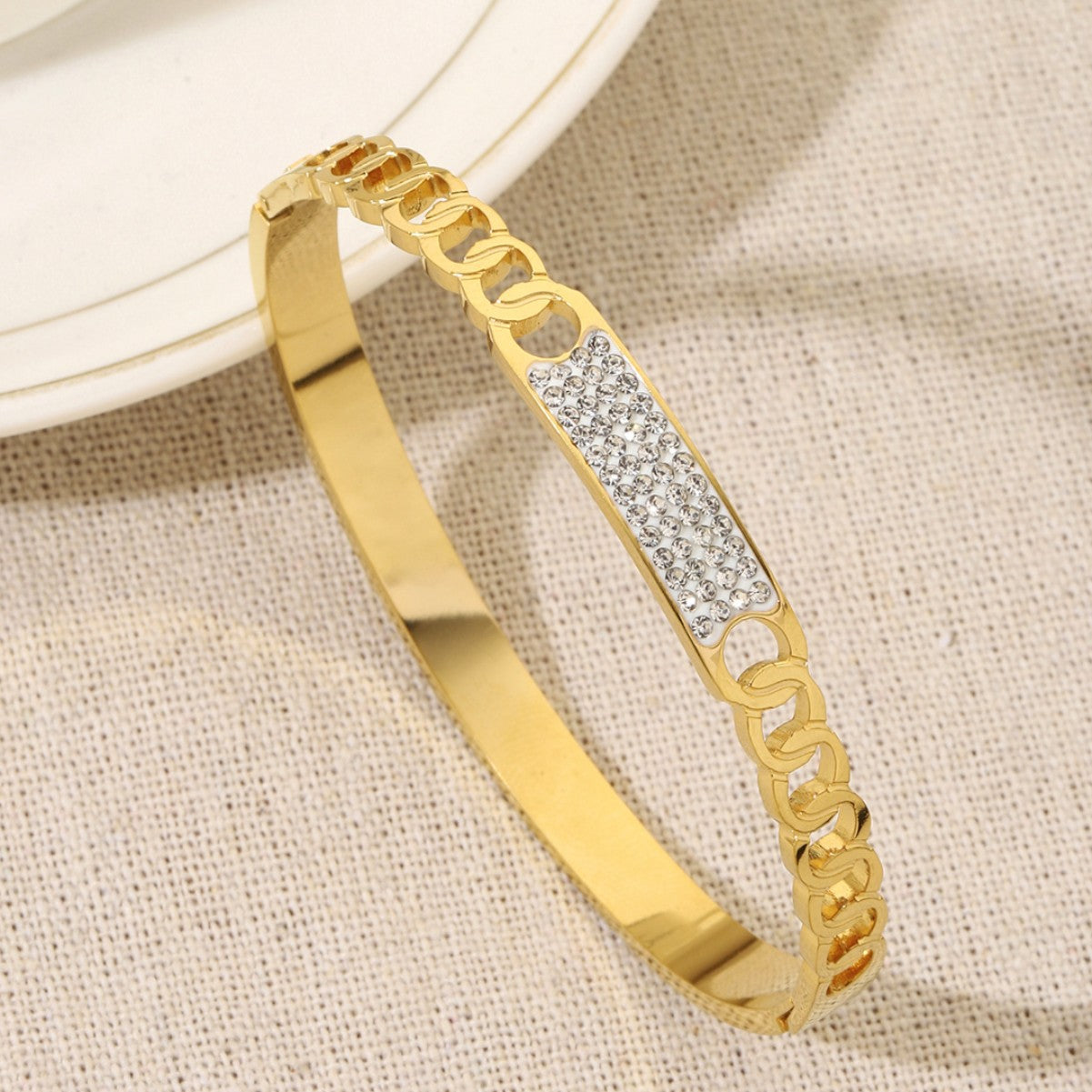 Simple Style Circle Inlay Bangle For Women In Titanium Steel With Rhinestones