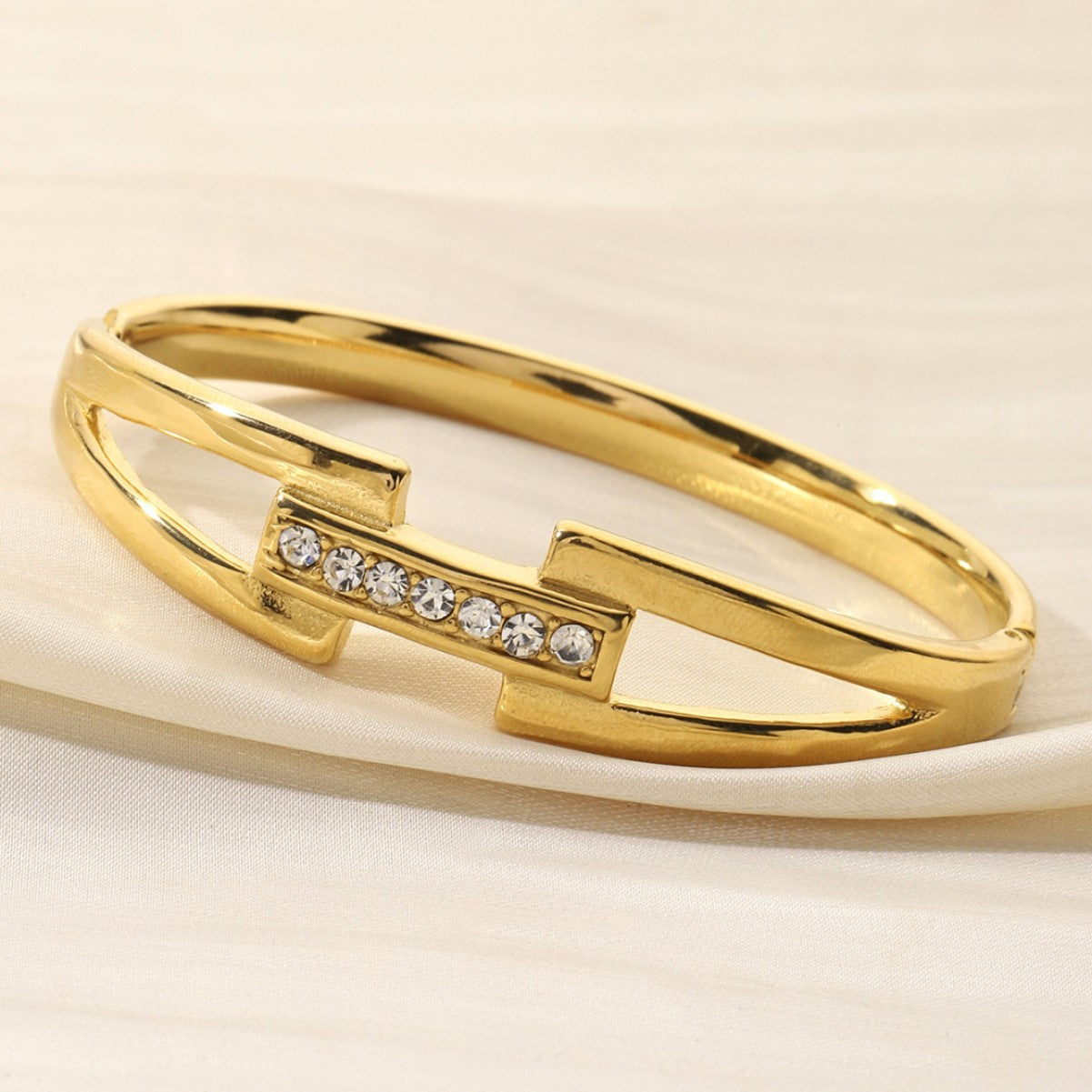 Simple Style Geometric Bangle For Women In Electroplated Titanium Steel, Perfect For Valentine's Day