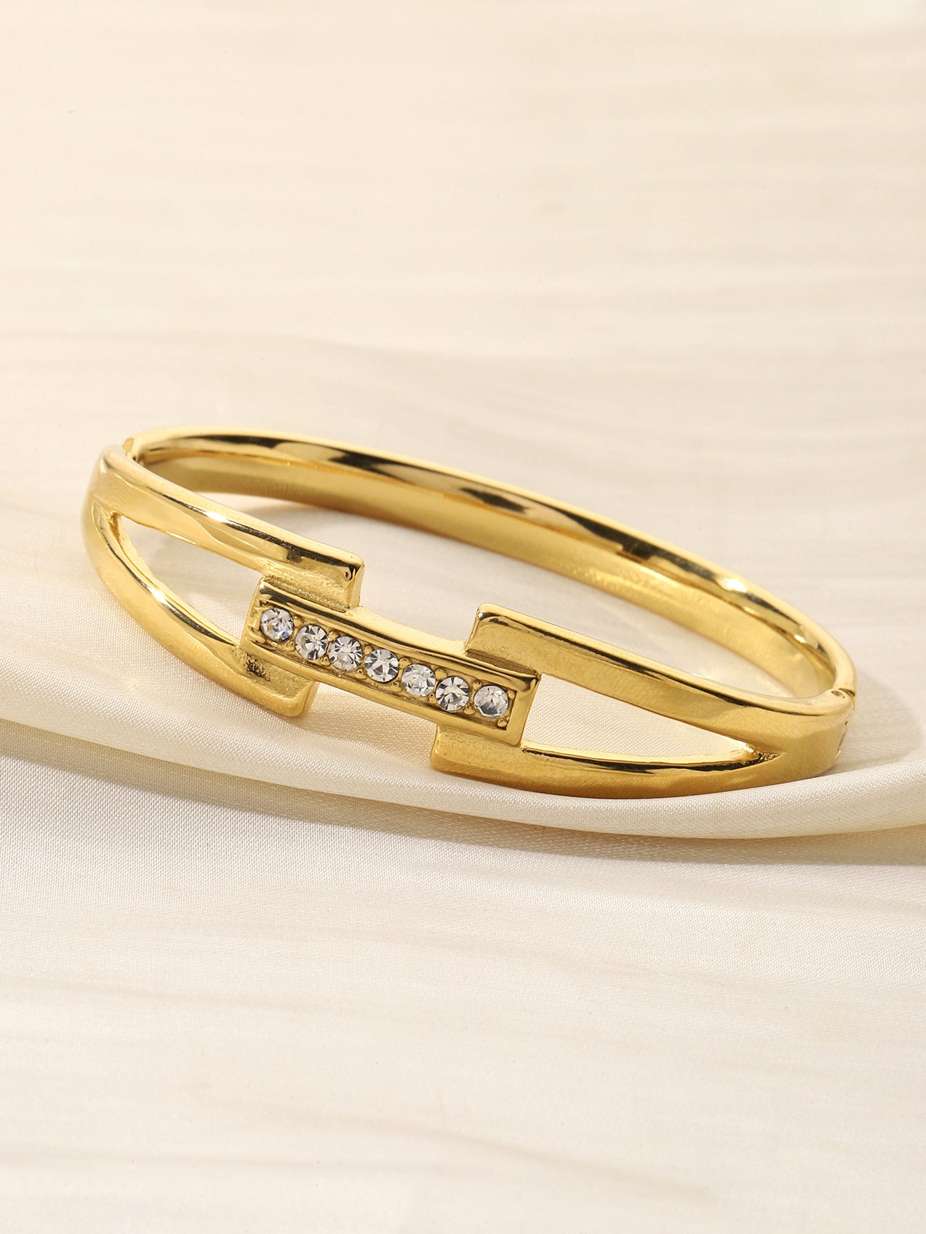 Simple Style Geometric Bangle For Women In Electroplated Titanium Steel, Perfect For Valentine's Day