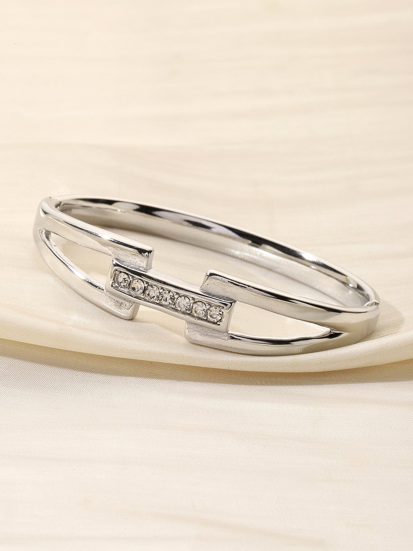 Simple Style Geometric Bangle For Women In Electroplated Titanium Steel, Perfect For Valentine's Day