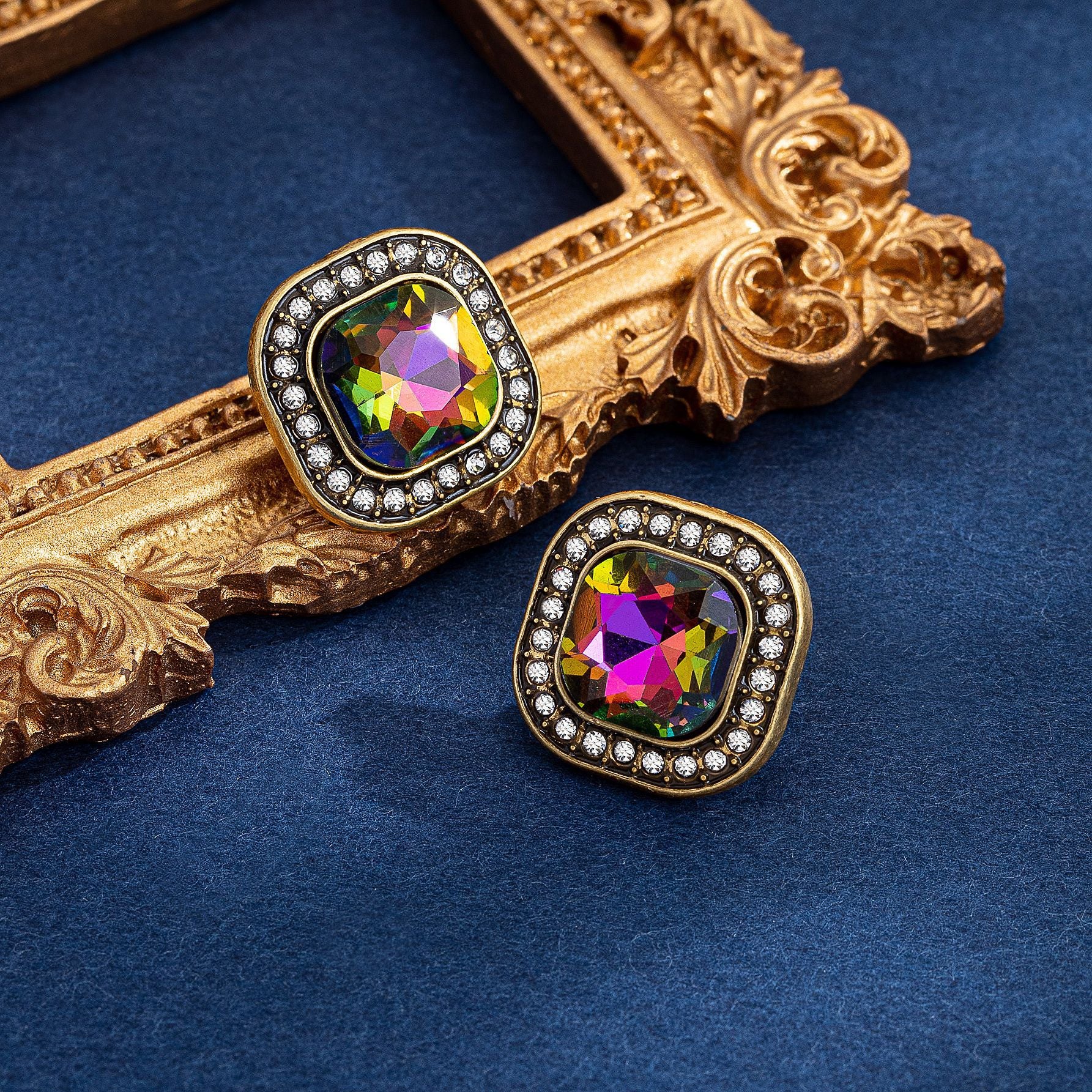 Retro Square Stud Earrings For Women In Green Metal With Rhinestones Featuring Electroplated Finish