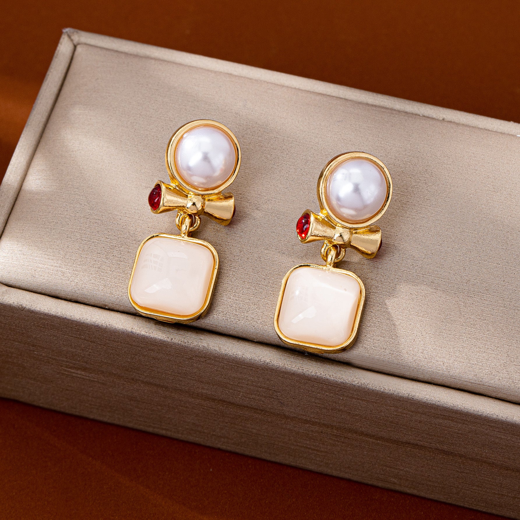 Natural Pink Flowers Stud Earrings For Unisex Featuring Zinc Alloy With 925 Sterling Silver Posts And Cat's Eye Stone Inlay