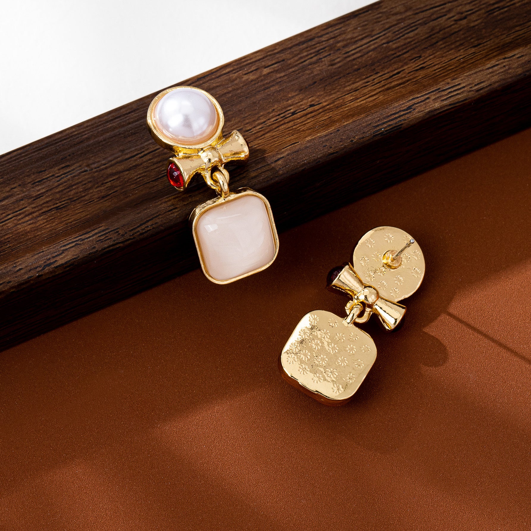 Natural Pink Flowers Stud Earrings For Unisex Featuring Zinc Alloy With 925 Sterling Silver Posts And Cat's Eye Stone Inlay