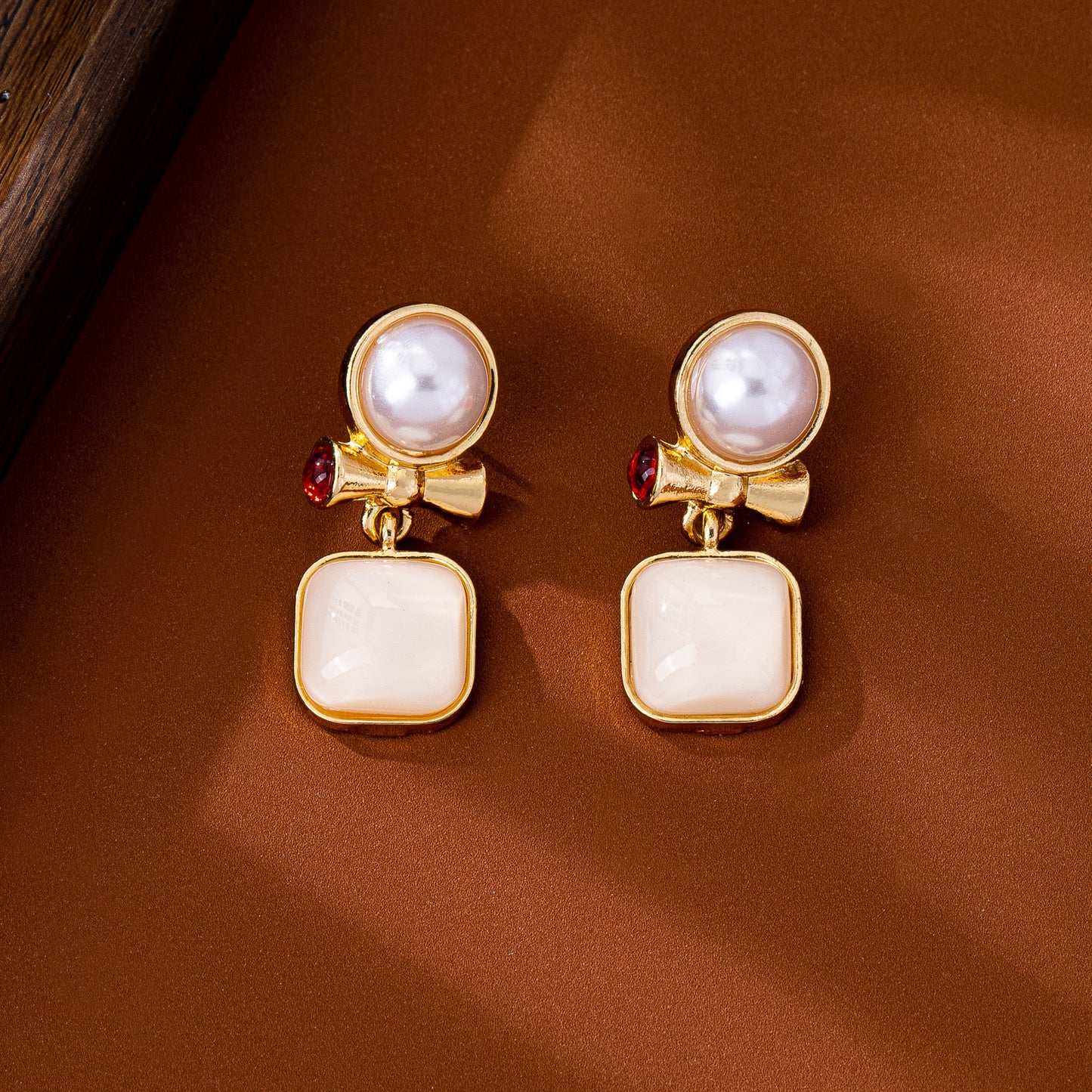 Natural Pink Flowers Stud Earrings For Unisex Featuring Zinc Alloy With 925 Sterling Silver Posts And Cat's Eye Stone Inlay