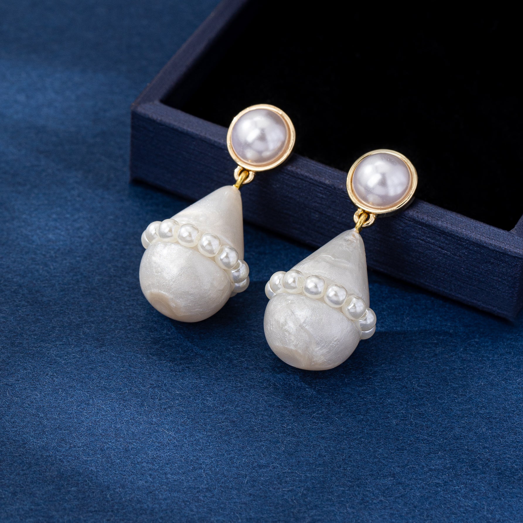 Retro Water Droplets Stud Earrings For Unisex Featuring Alloy Material