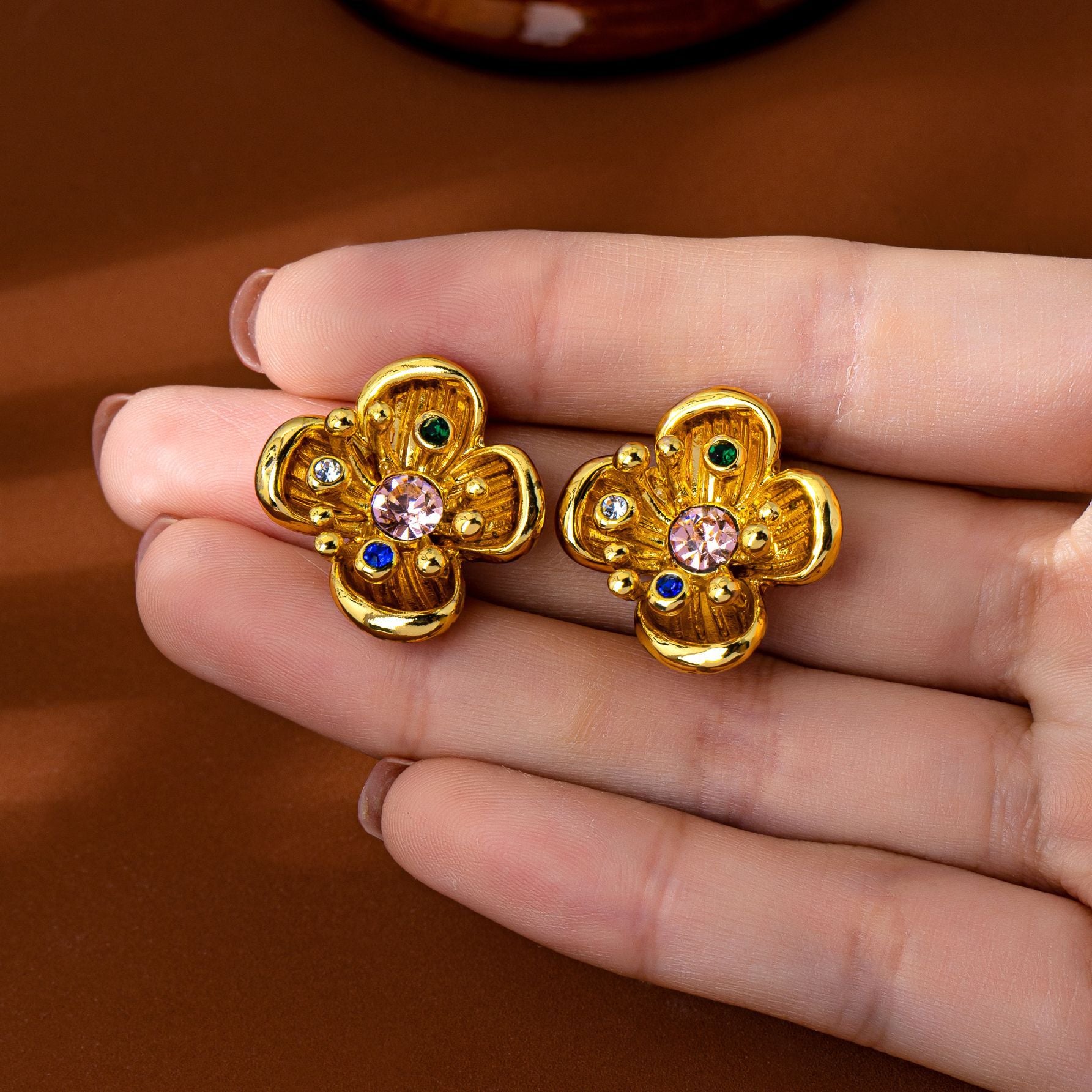 Retro Heart Shape Stud Earrings For Women In Zinc Alloy With Artificial Pearl Inlay