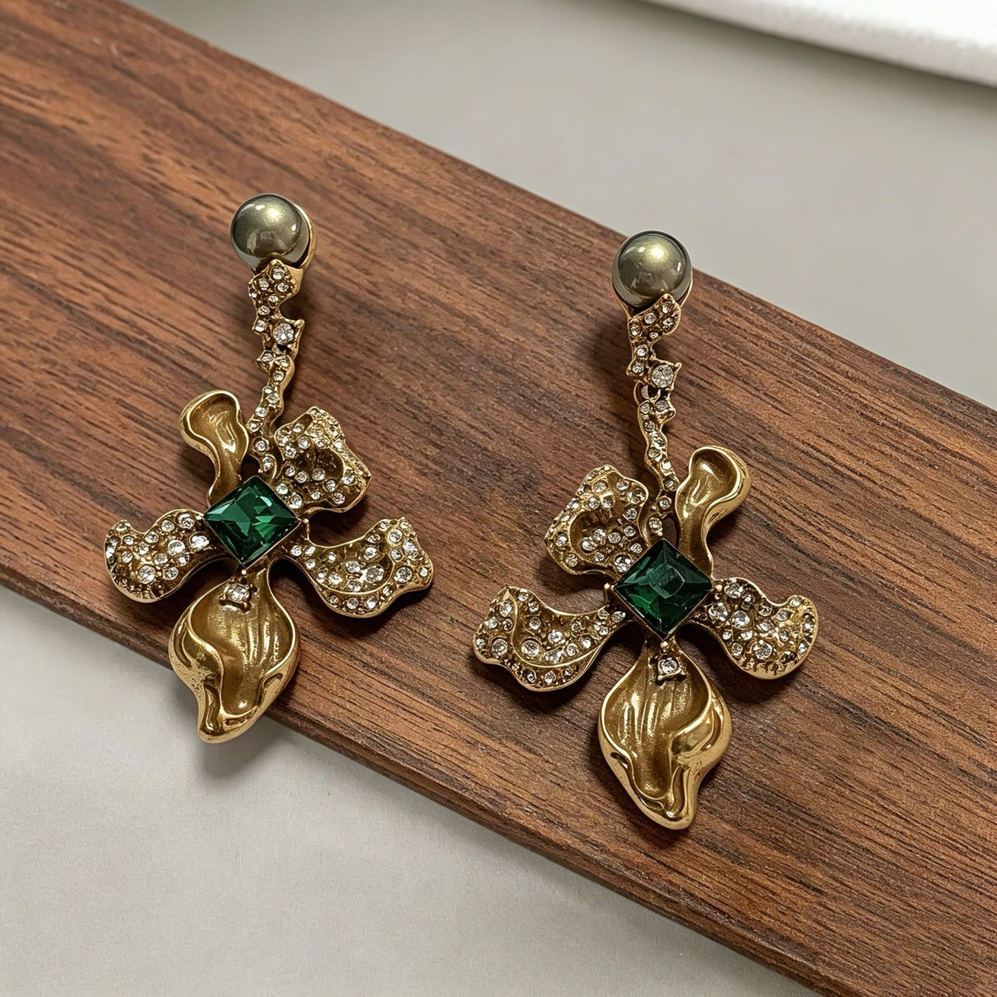 Unisex Silver Flowers Stud Earrings For Everyday Wear Featuring 925 Sterling Silver Posts And Crystal Inlay