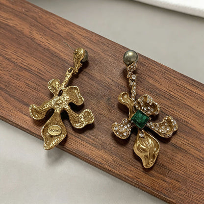 Unisex Silver Flowers Stud Earrings For Everyday Wear Featuring 925 Sterling Silver Posts And Crystal Inlay