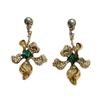 Unisex Silver Flowers Stud Earrings For Everyday Wear Featuring 925 Sterling Silver Posts And Crystal Inlay