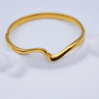 Lucky Heart Wide Bracelet For Women In Titanium Steel With Electroplated Gold Plating And Rhinestone Inlay
