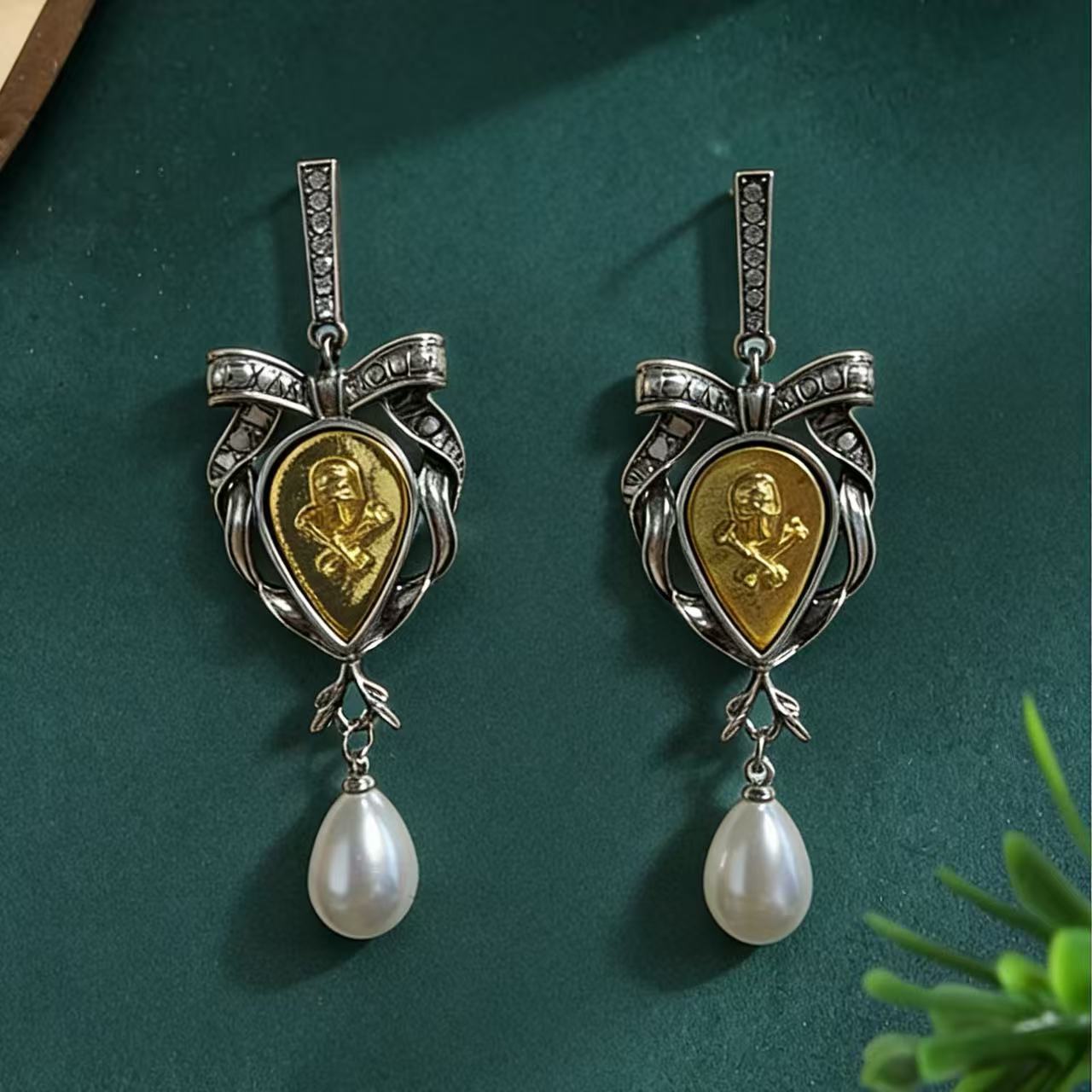 Heart Shape Stud Earrings For Unisex Featuring Retro Style And 925 Sterling Silver Posts With Zinc Alloy Design