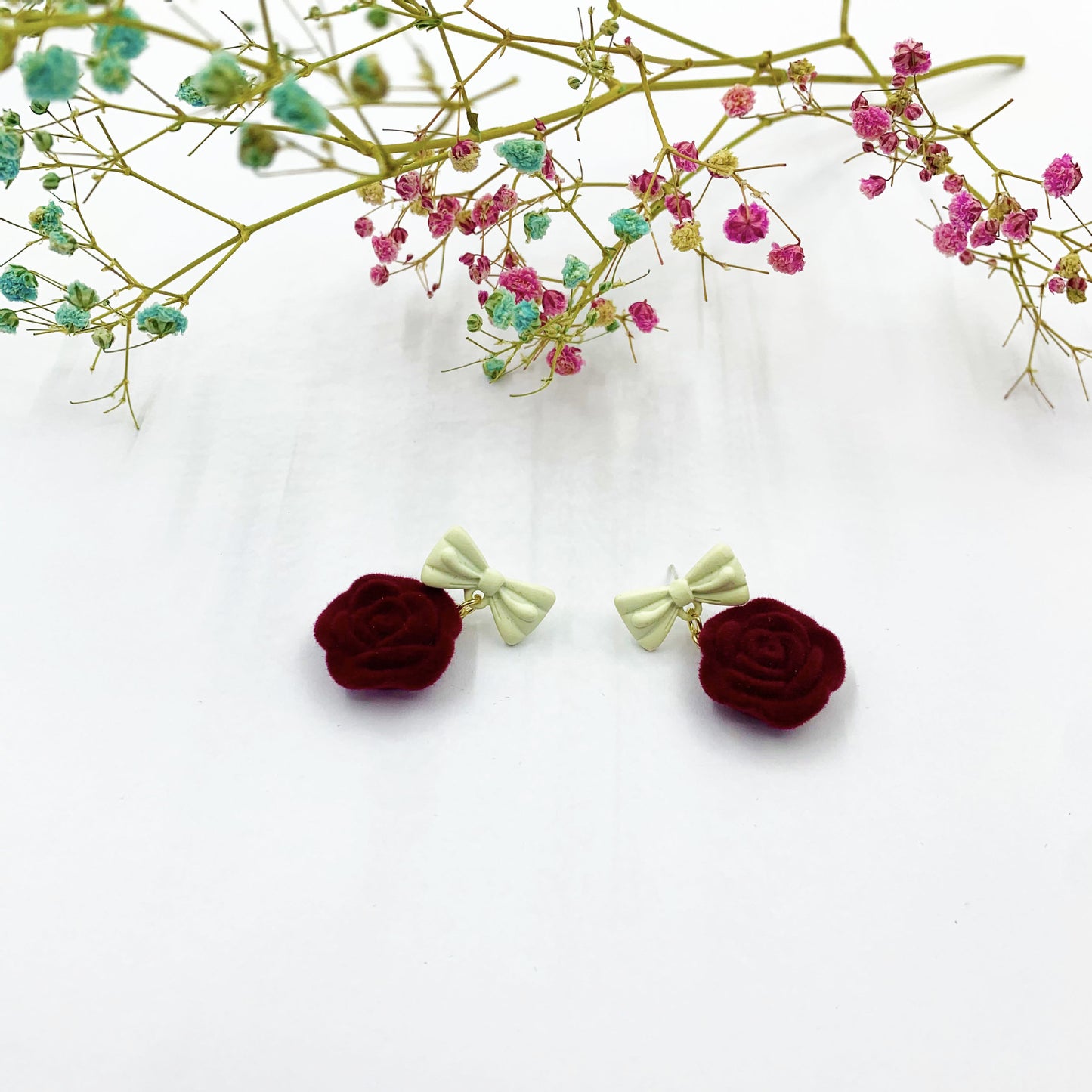 Retro Silver Rose Stud Earrings For Women With Artificial Gemstone Inlay And Plastic Material