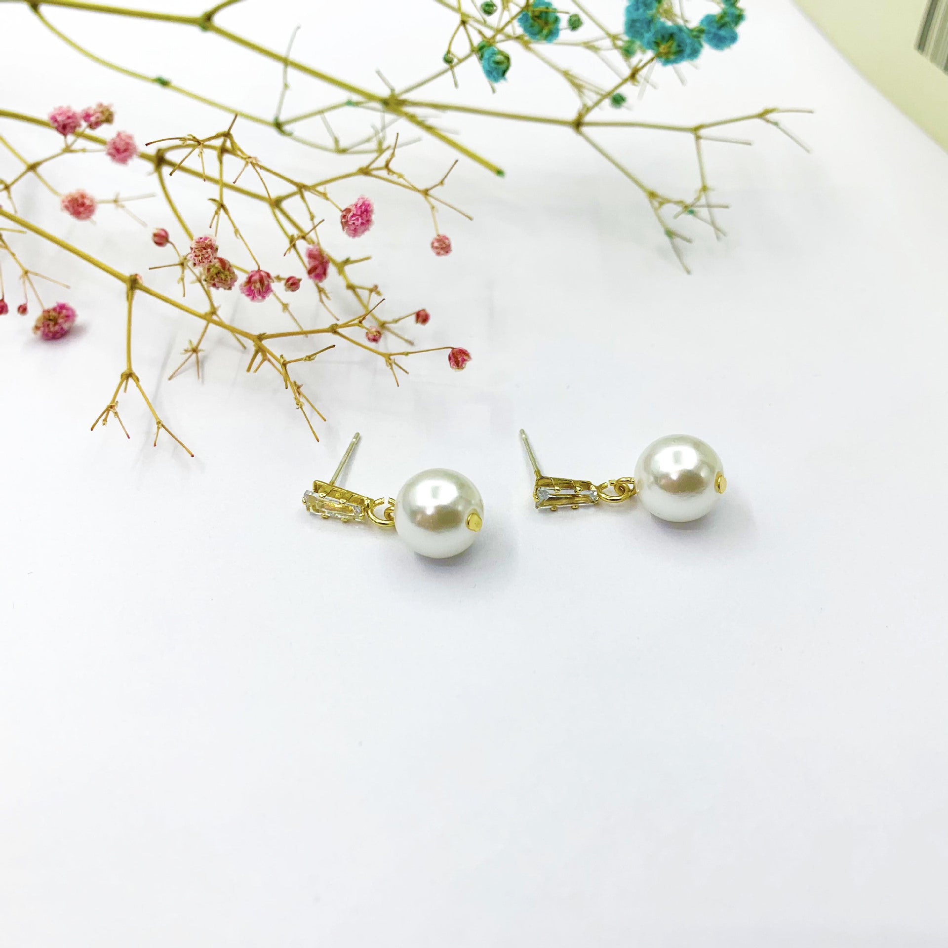 Crystal Stud Earrings For Women With Alloy Ear Pins
