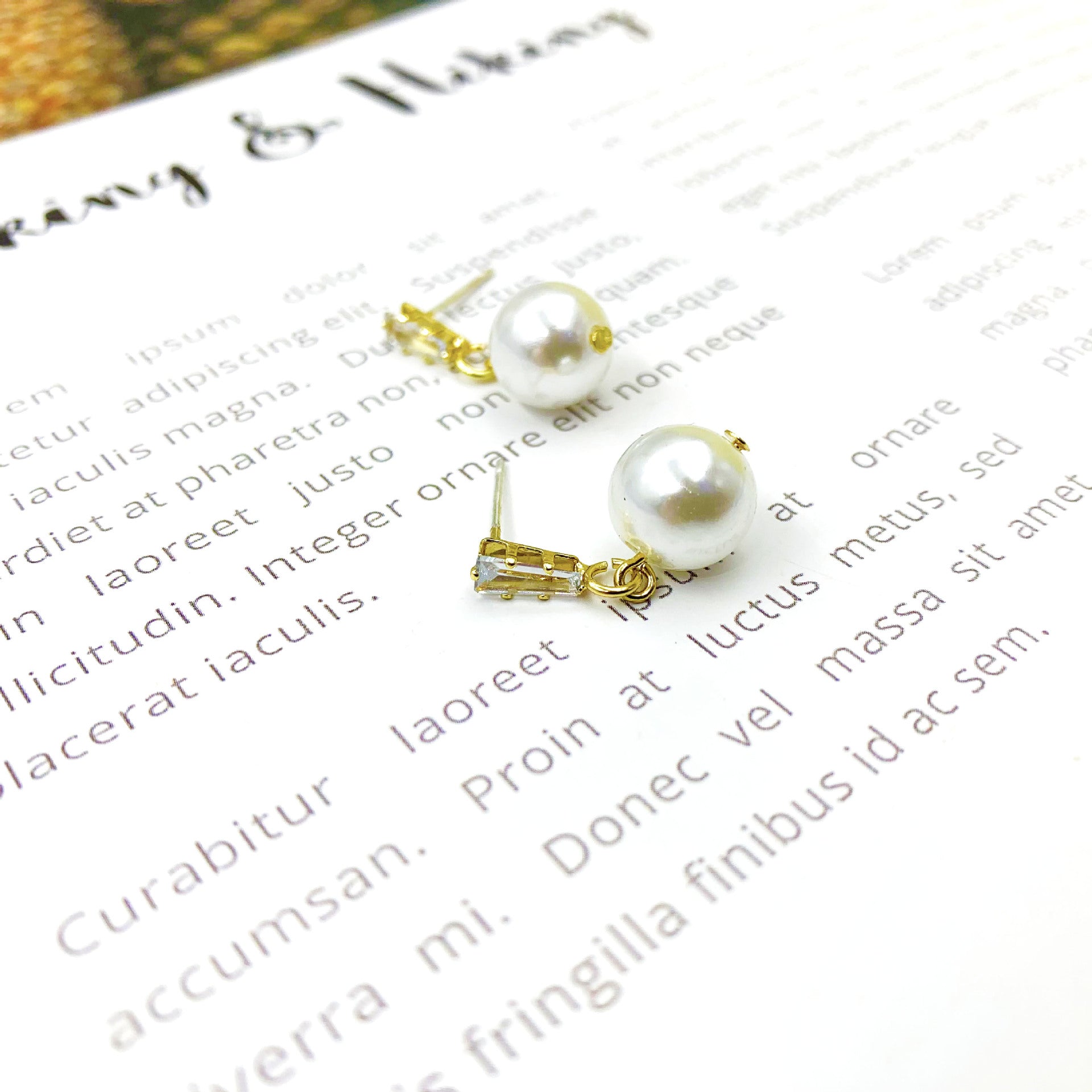 Crystal Stud Earrings For Women With Alloy Ear Pins