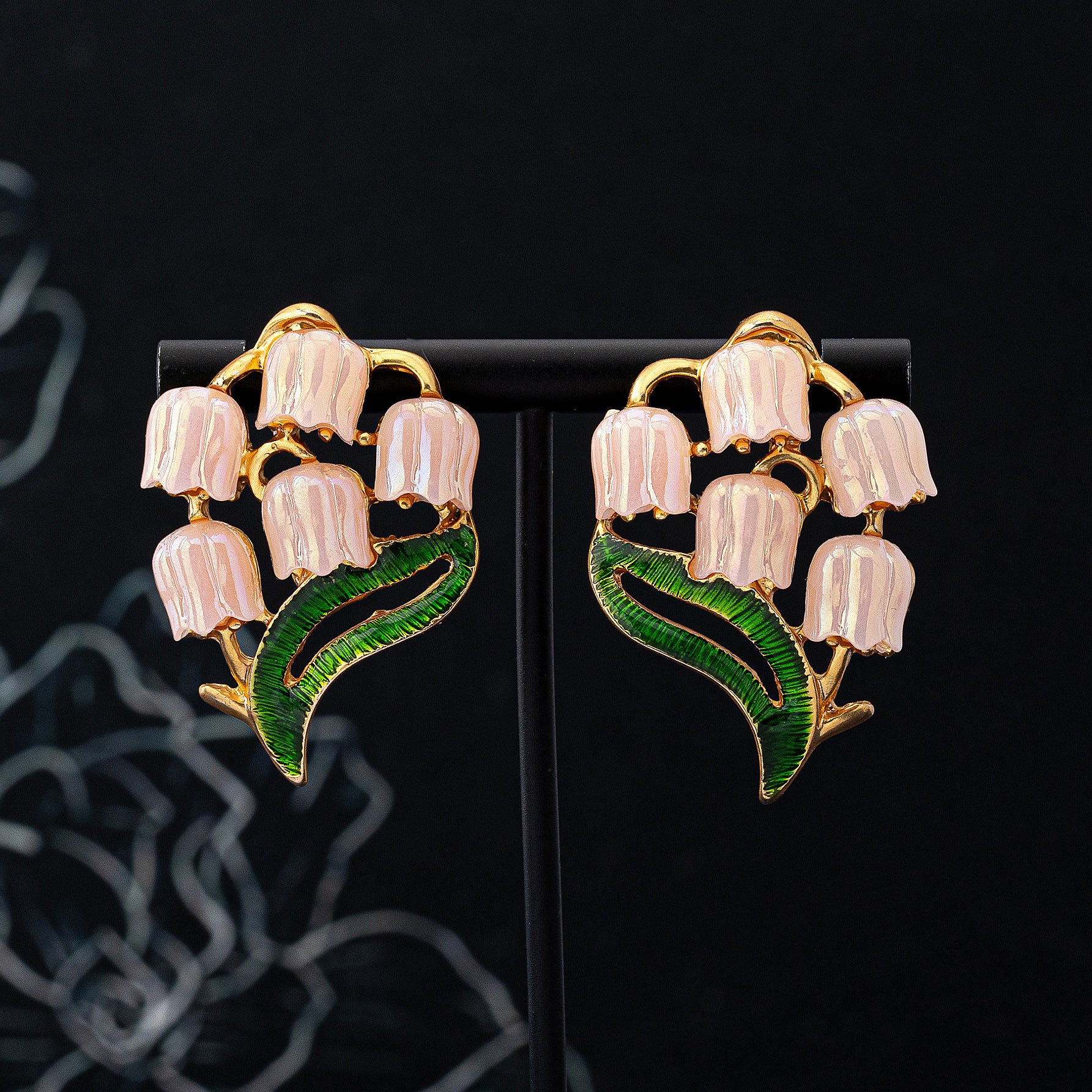 Sweet Champagne Flowers Stud Earrings In Zinc Alloy With Electroplated Finish, Unisex Clip Earrings