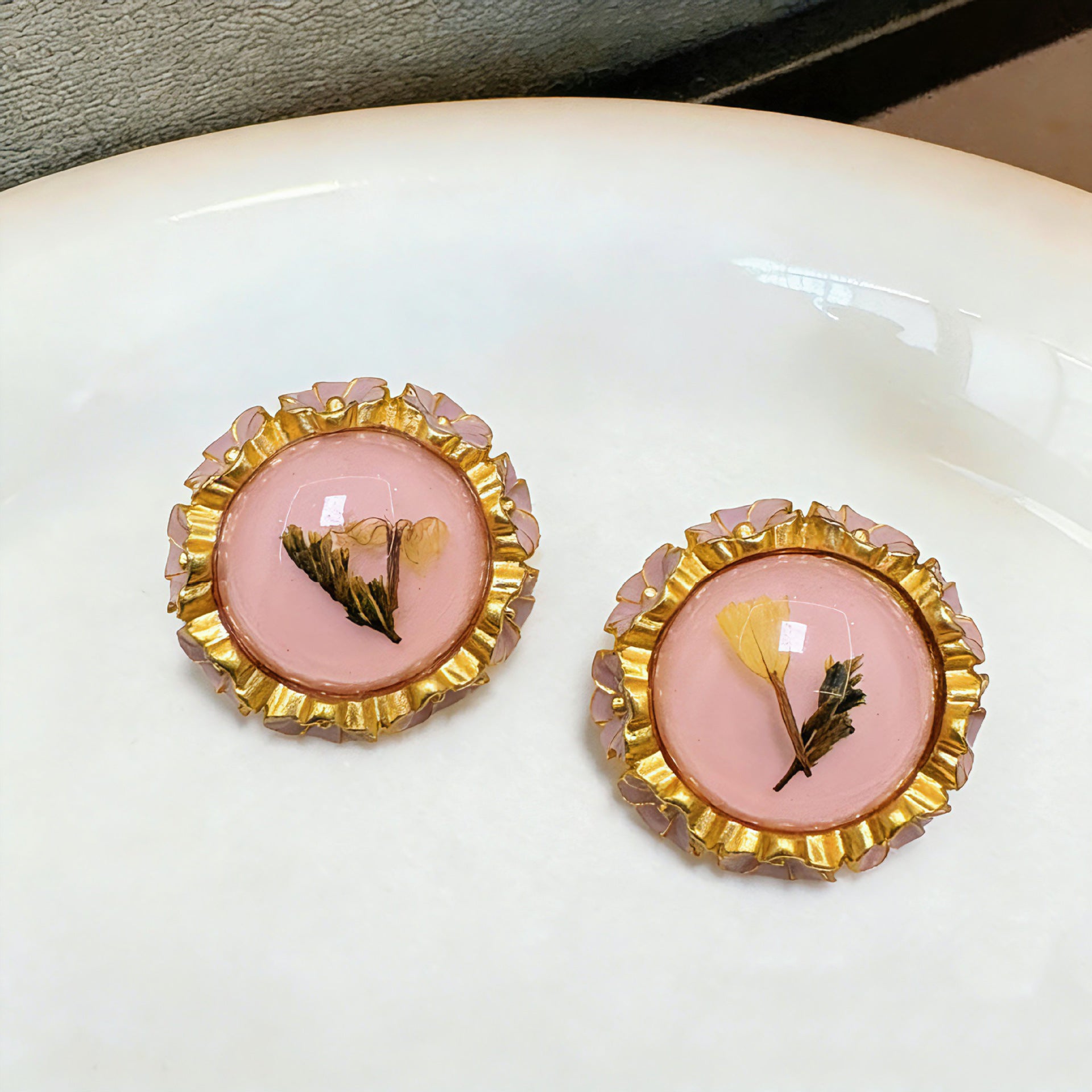 Water Droplets Stud Earrings For Unisex Featuring Silver Alloy With Dried Flowers Inlay, Maillard Style