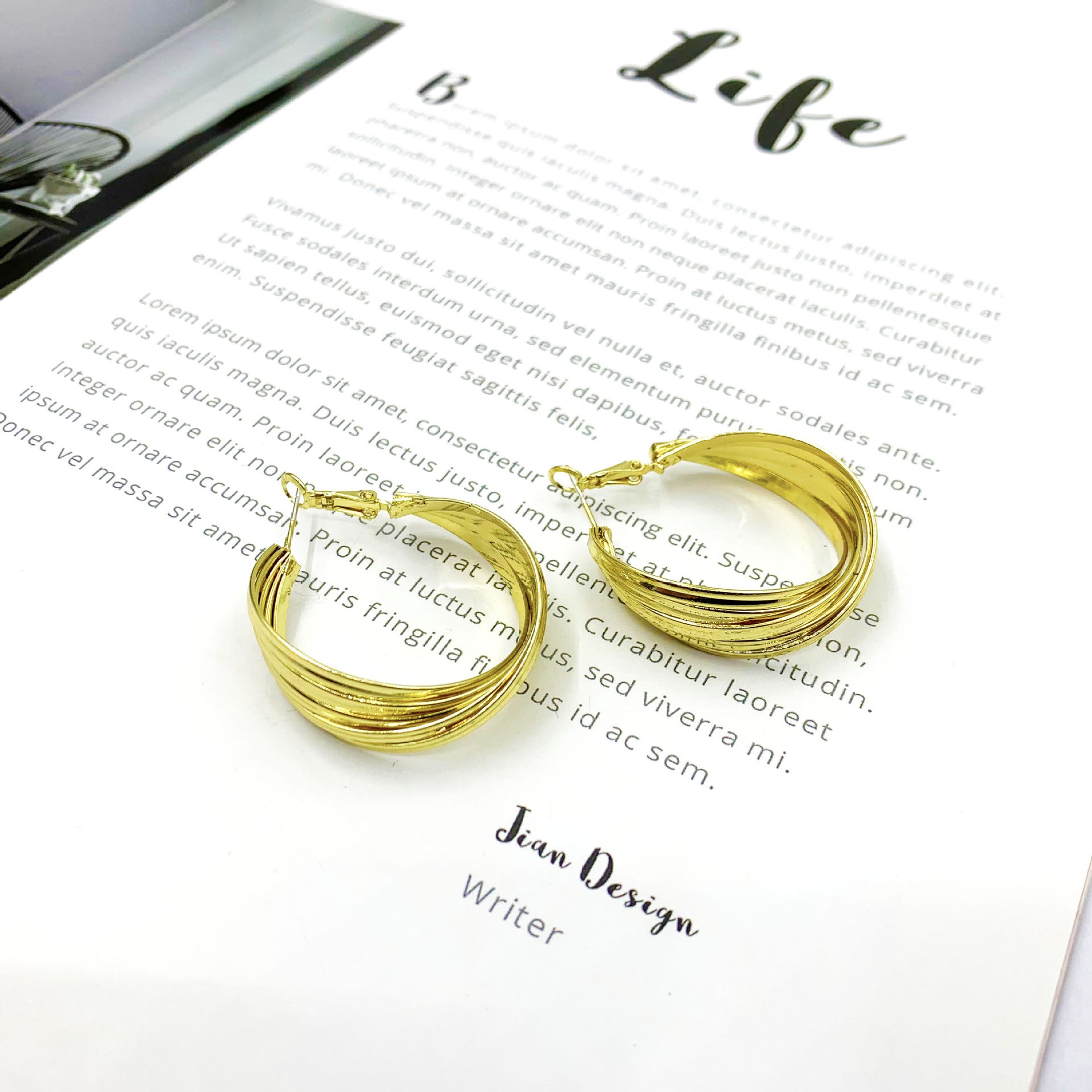 Geometric Silver Alloy Stud Earrings For Women In With Artificial Gemstones Inlay
