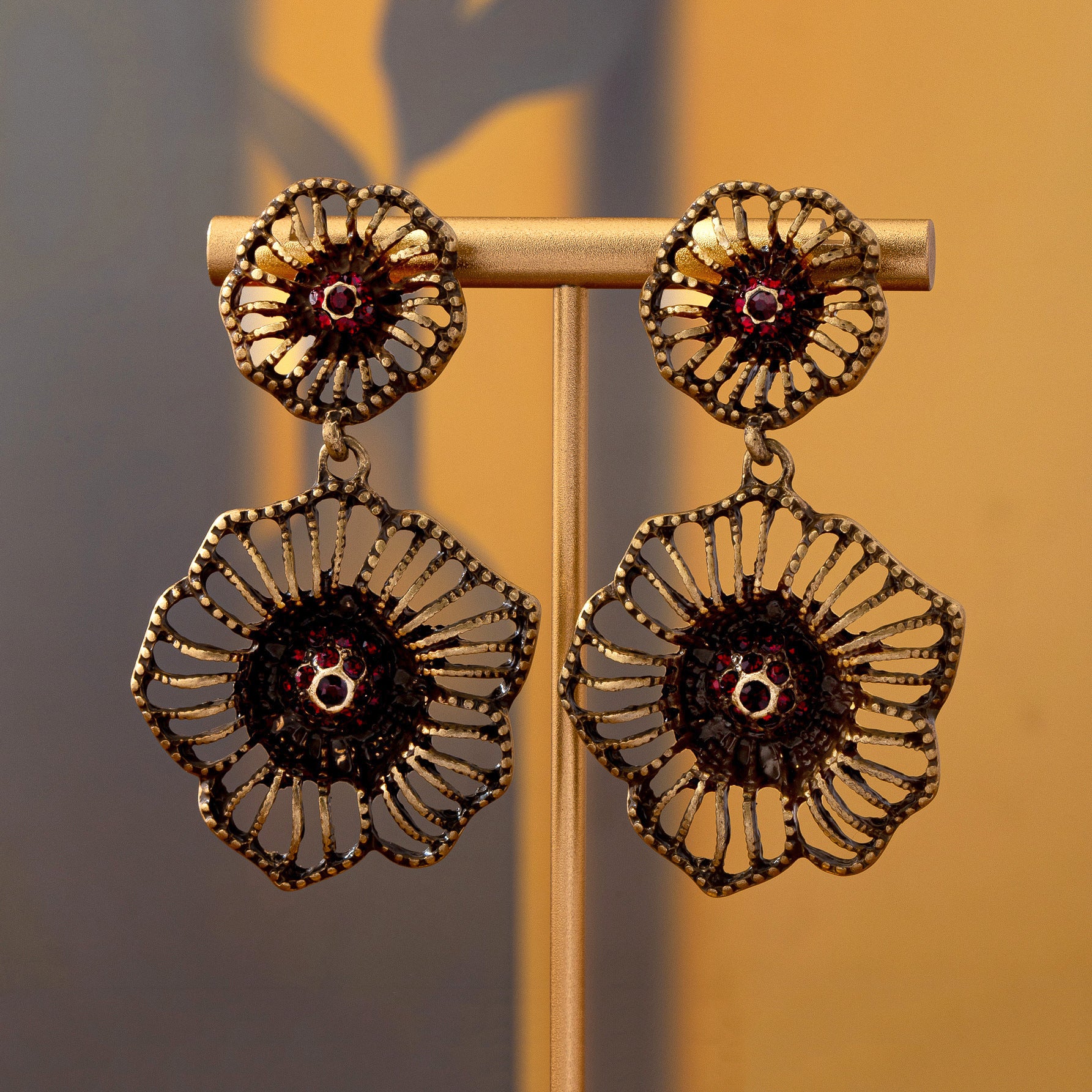 Folds Earrings For Women In Retro Style With 925 Sterling Silver Studs And Zinc Alloy Craft