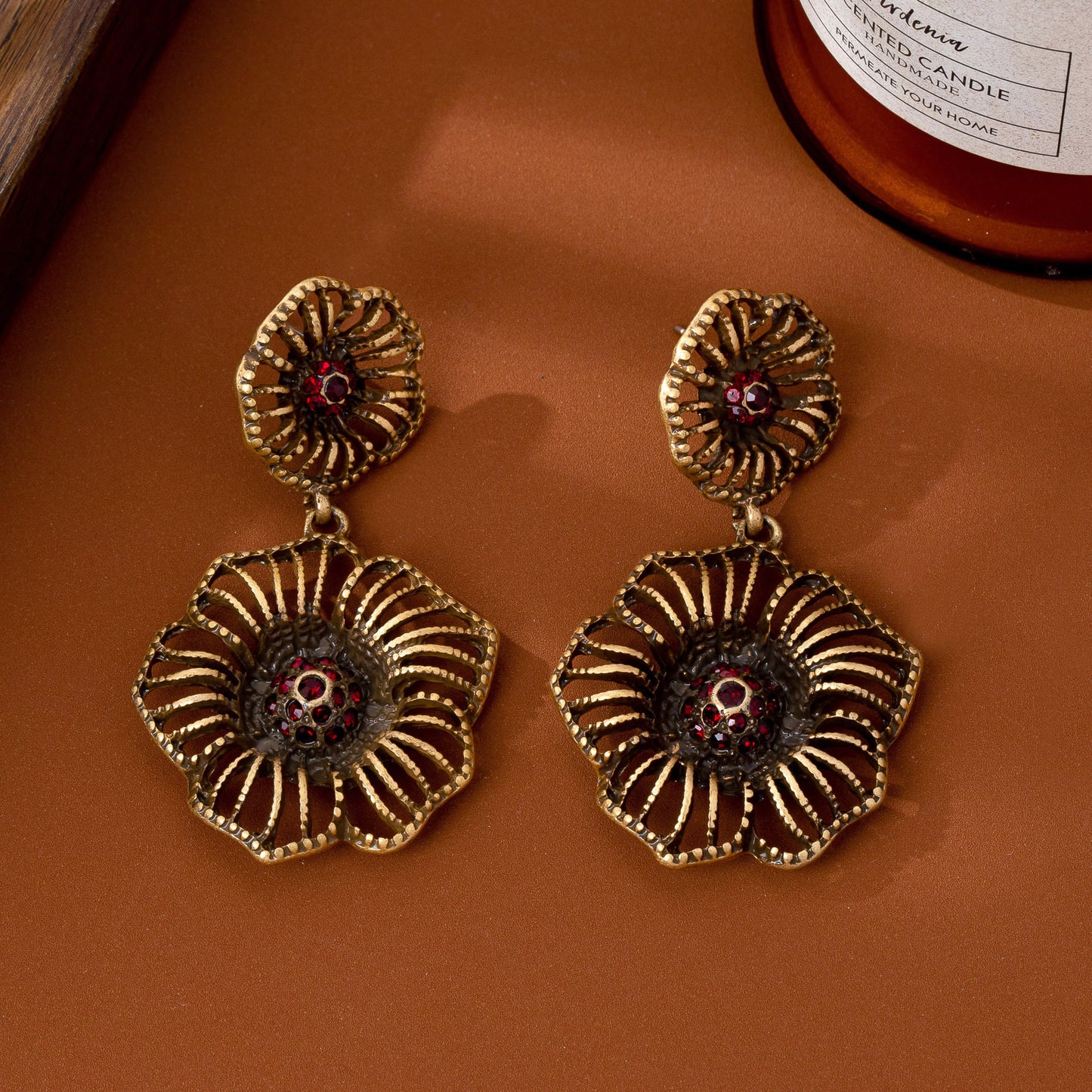 Folds Earrings For Women In Retro Style With 925 Sterling Silver Studs And Zinc Alloy Craft
