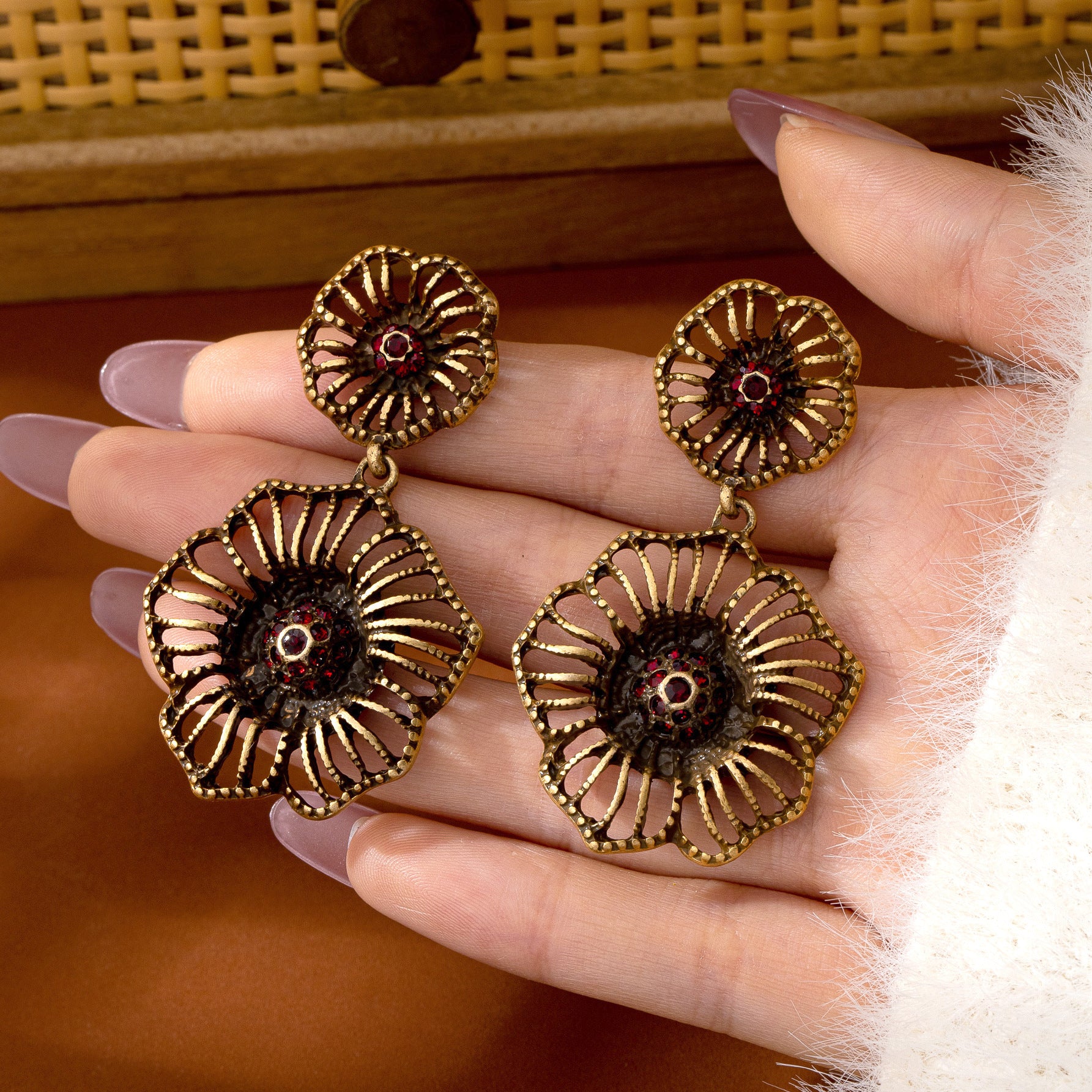 Folds Earrings For Women In Retro Style With 925 Sterling Silver Studs And Zinc Alloy Craft