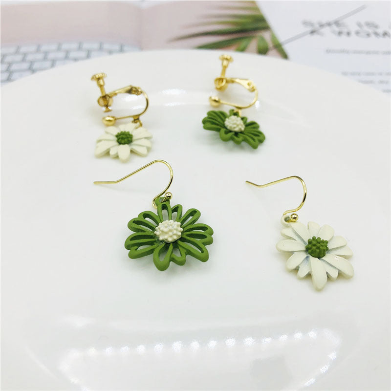 Daisy Asymmetrical Earrings For Women With Alloy And Artificial Gemstones