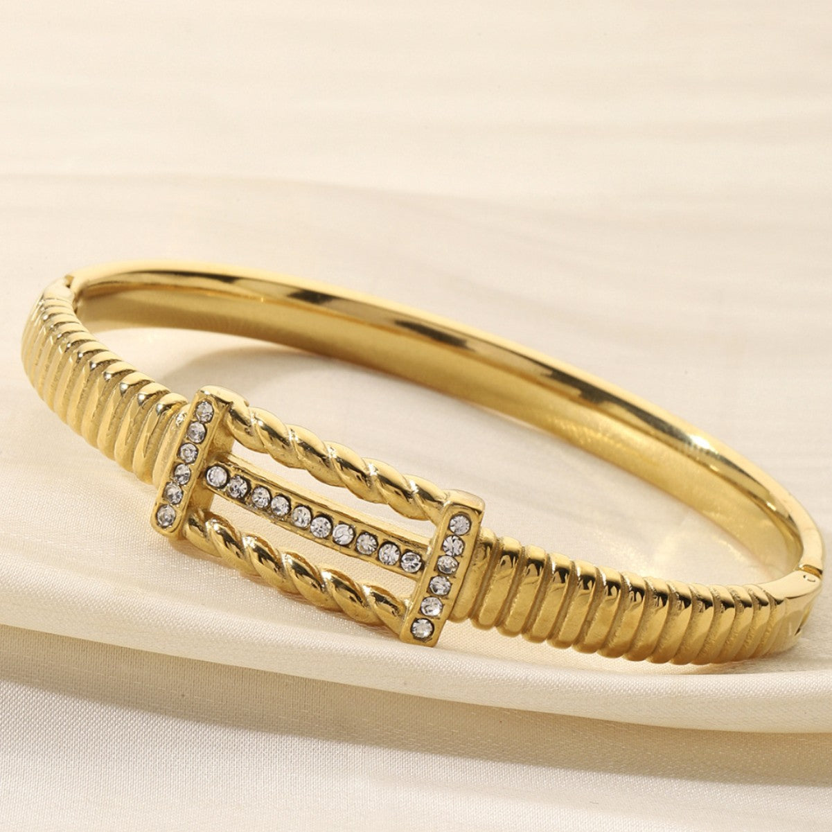Women’s Circle Inlay Bangle In Titanium Steel With Gold Electroplated Finish
