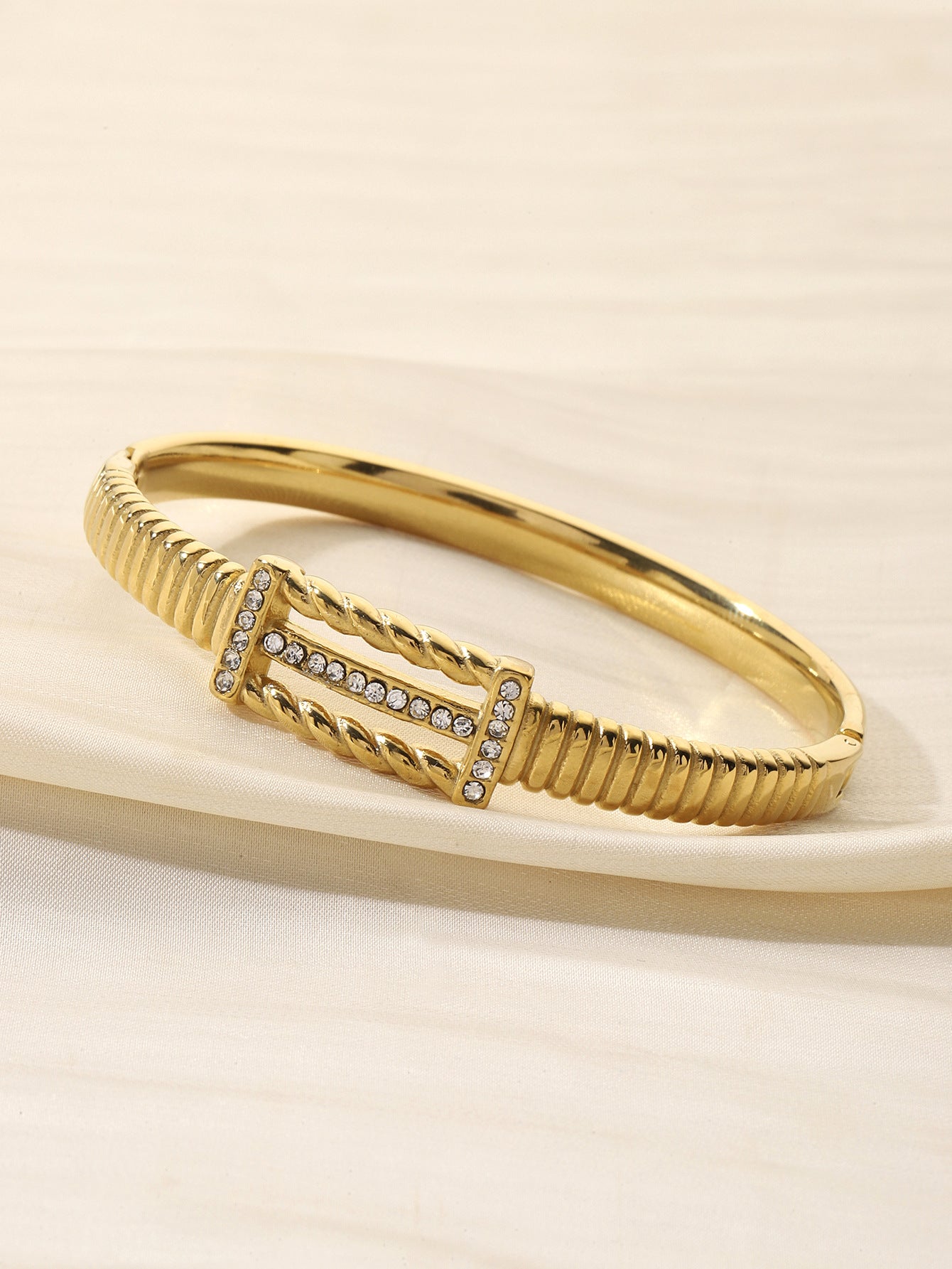 Women’s Circle Inlay Bangle In Titanium Steel With Gold Electroplated Finish