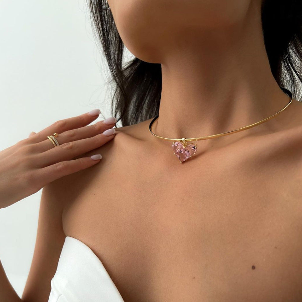 Heart Shape Choker Necklace For Women With Alloy Chain And Rhinestones Pendant Featuring Zircon Inlay