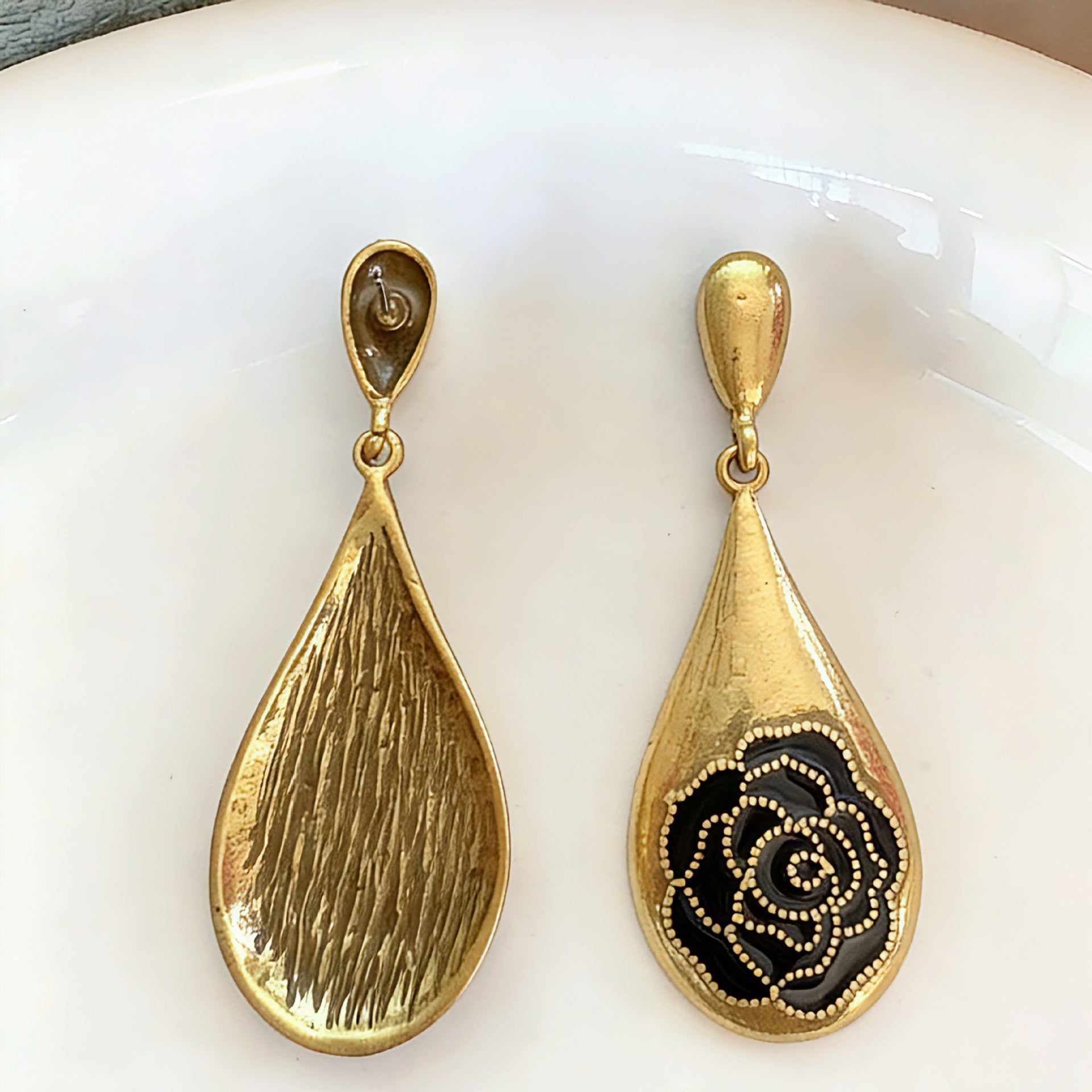 Gold Enamel Flowers Earrings For Unisex Featuring Alloy Material And 925 Sterling Silver Stud Posts