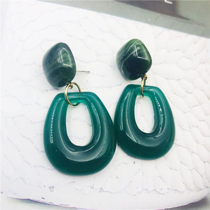 Retro Geometric Beige Resin Stud Earrings For Women Featuring Resin Ear Pins