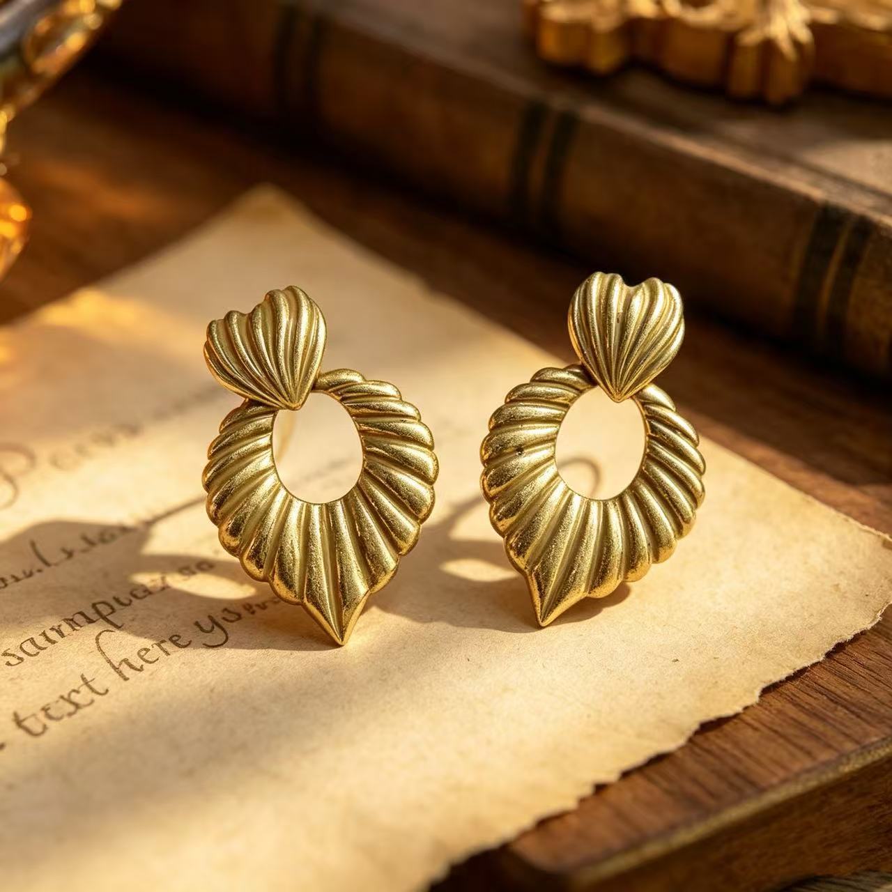 Water Droplets Stud Earrings For Unisex Featuring Electroplated Gold Finish And 925 Sterling Silver Posts In Zinc Alloy