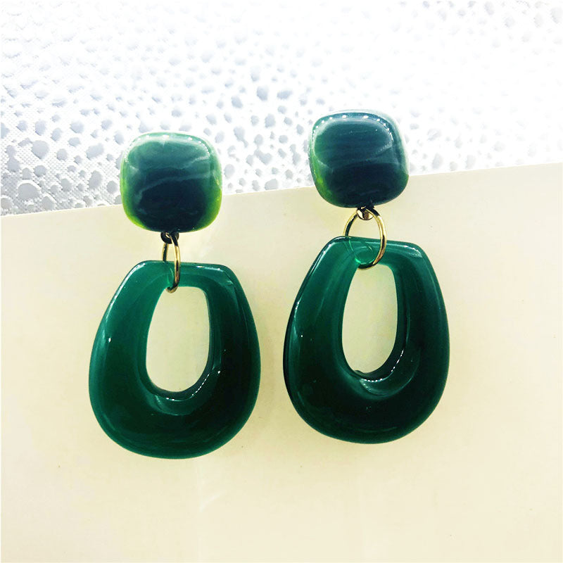 Retro Geometric Beige Resin Stud Earrings For Women Featuring Resin Ear Pins