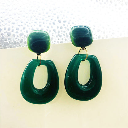 Retro Geometric Beige Resin Stud Earrings For Women Featuring Resin Ear Pins