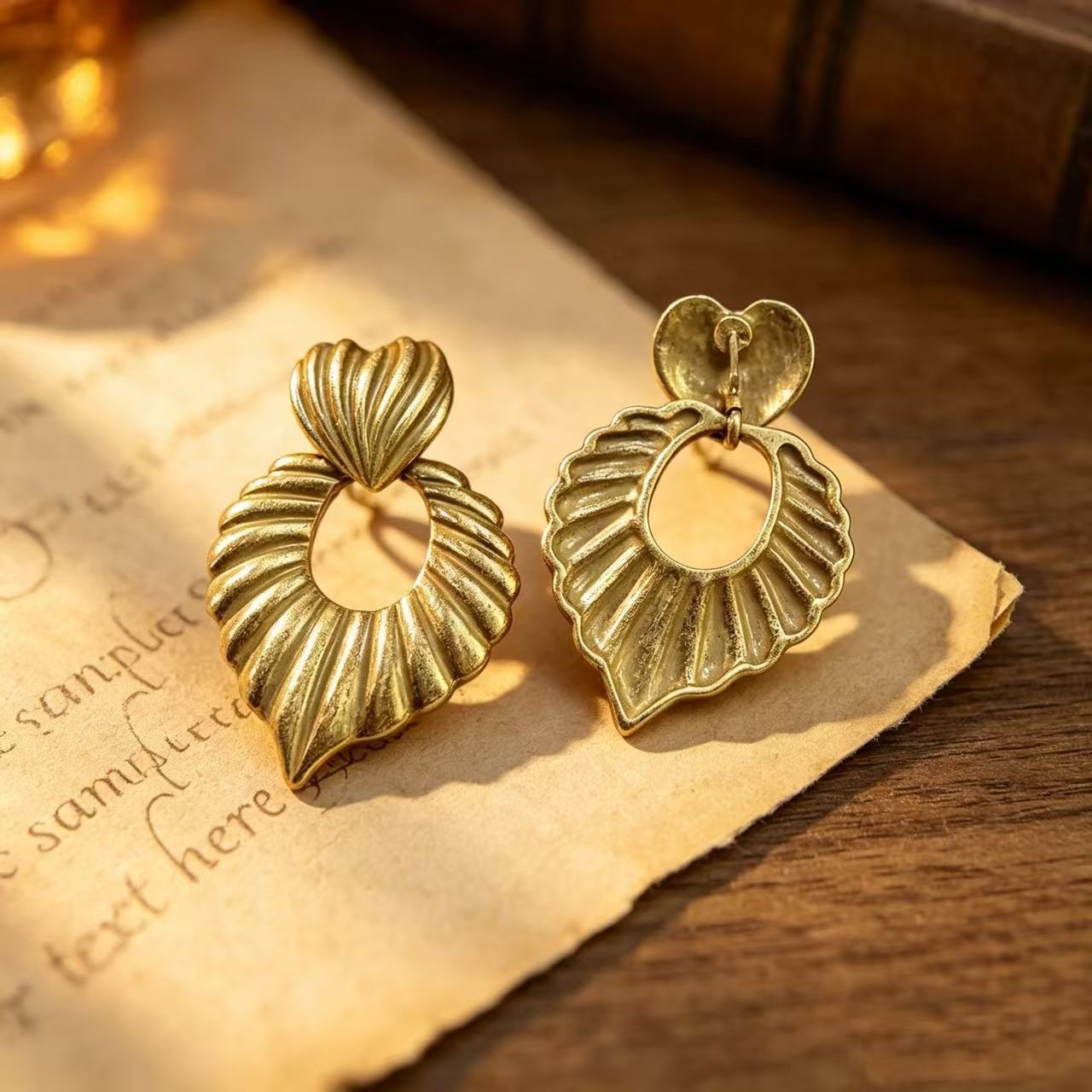 Water Droplets Stud Earrings For Unisex Featuring Electroplated Gold Finish And 925 Sterling Silver Posts In Zinc Alloy