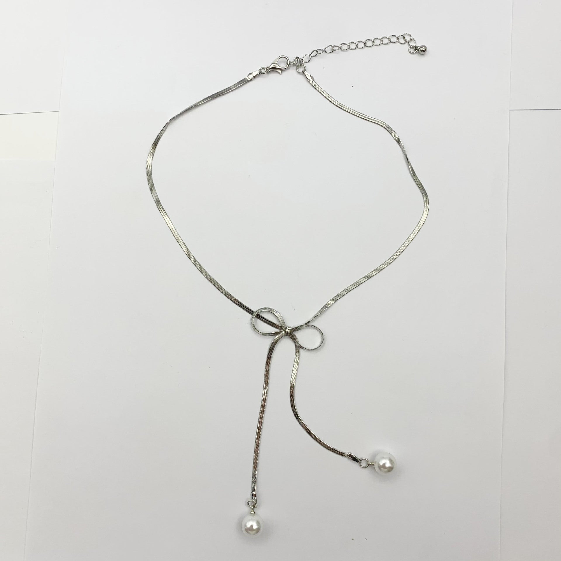 Silver Metal Bow Tie Necklace For Women Featuring Imitation Pearl Pendant, Perfect For Wedding Occasions