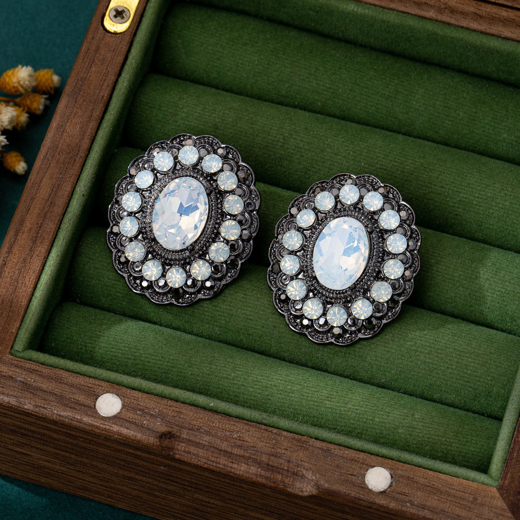 Water Droplets Stud Earrings For Unisex In Grey Zinc Alloy With 925 Sterling Silver Posts Featuring Retro Style