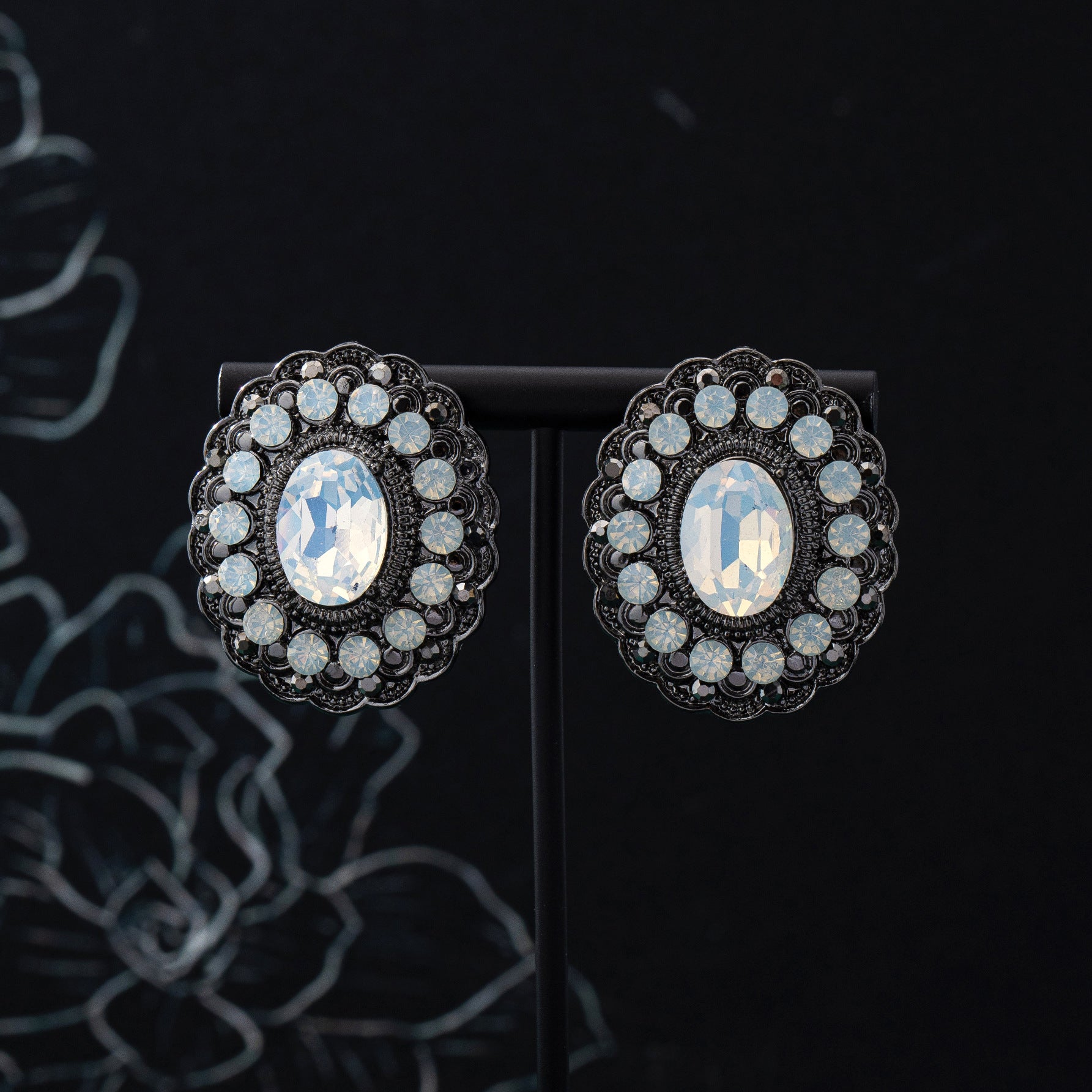 Water Droplets Stud Earrings For Unisex In Grey Zinc Alloy With 925 Sterling Silver Posts Featuring Retro Style