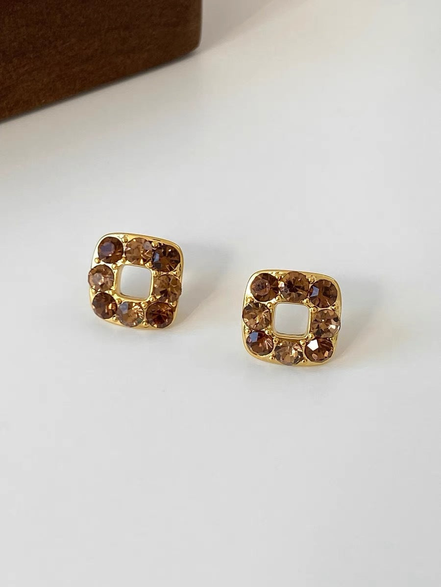 Retro Silver Pea Stud Earrings For Women With Alloy Posts And Zircon Inlay