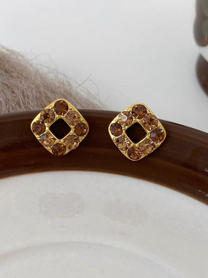 Retro Silver Pea Stud Earrings For Women With Alloy Posts And Zircon Inlay