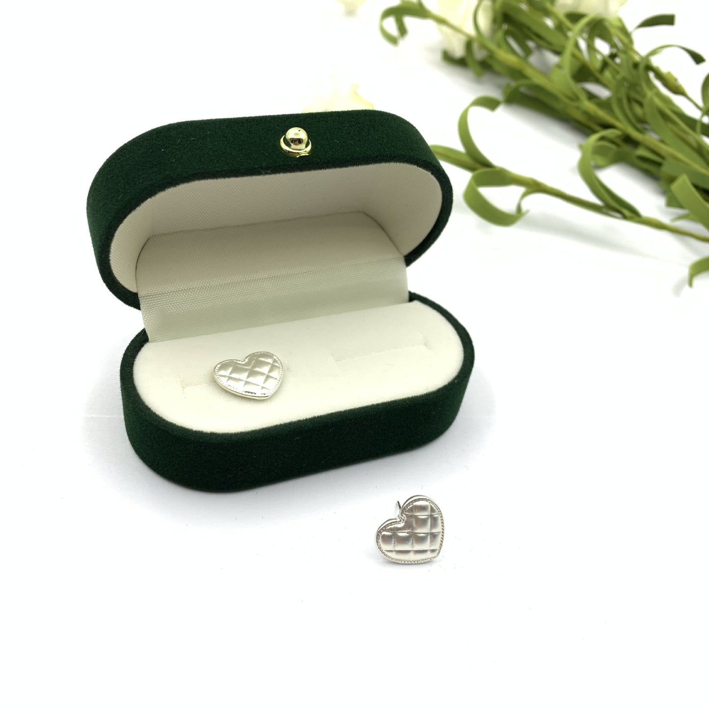 Retro Heart Shape Stud Earrings For Women In Gold Alloy With Artificial Gemstones