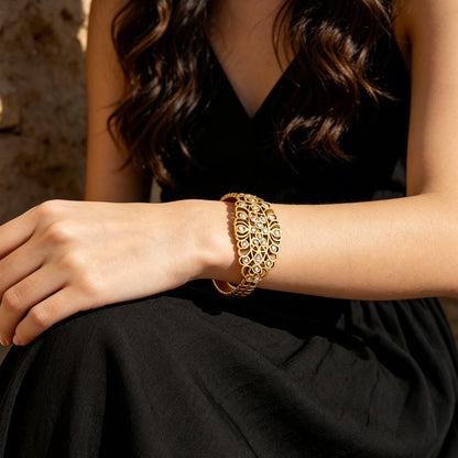 Simple Style Flowers Waterproof Non Tarnish Titanium Steel Bangle For Women With Electroplated Gold Plating And Zircon Inlay