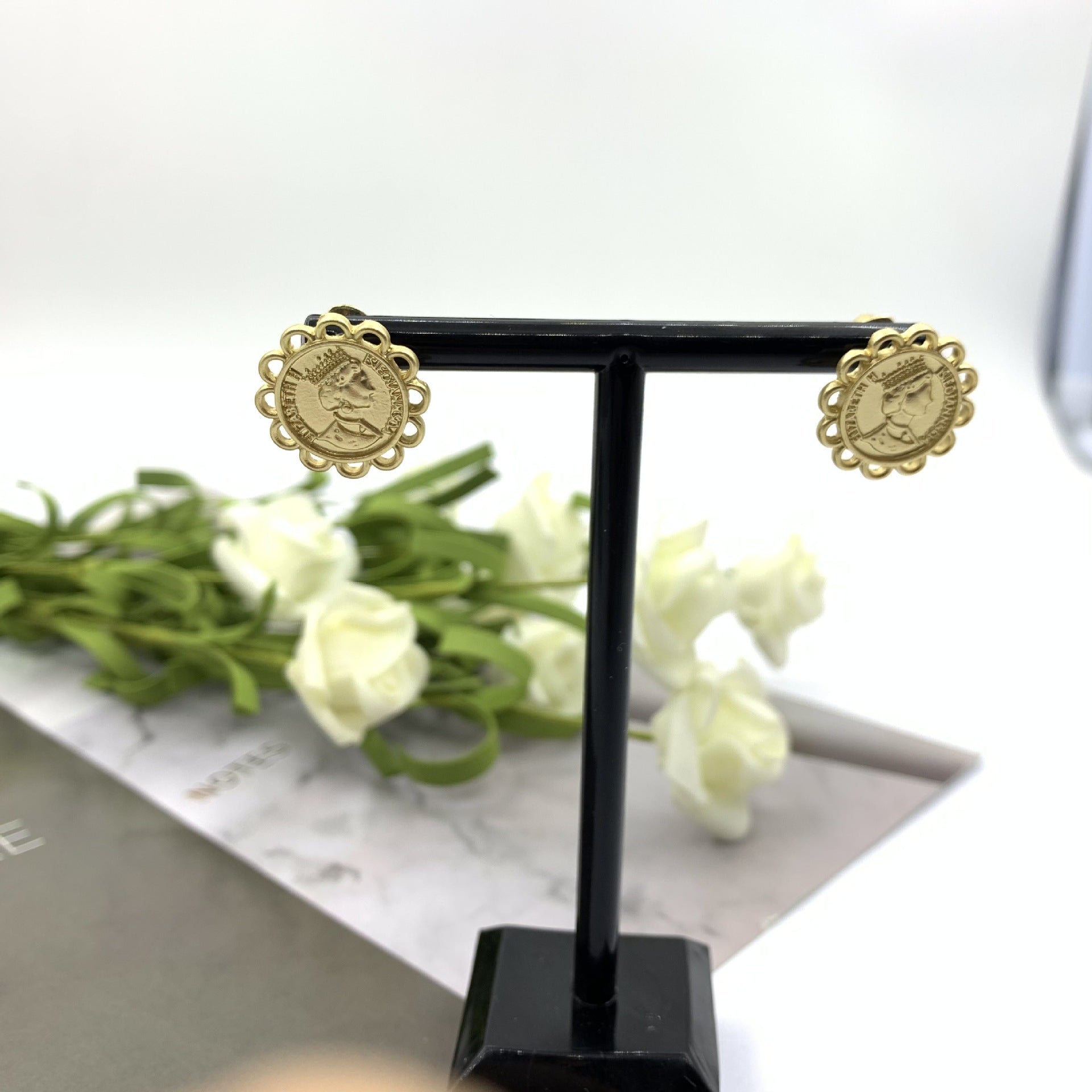 Silver Crown Stud Earrings In Baroque Style For Women, Featuring Alloy Ear Pins And Artificial Gemstone Inlay