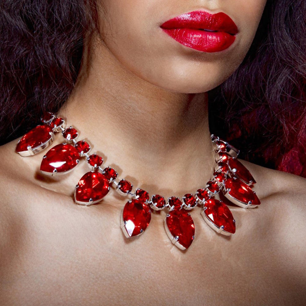 Geometric Silver Alloy Necklace For Women With Electroplated Finish And Rhinestone Pendant
