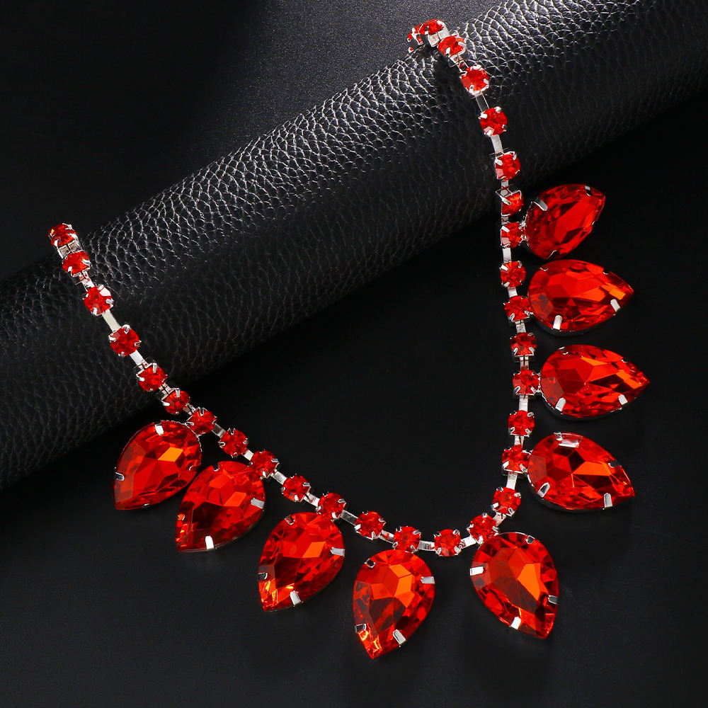 Geometric Silver Alloy Necklace For Women With Electroplated Finish And Rhinestone Pendant