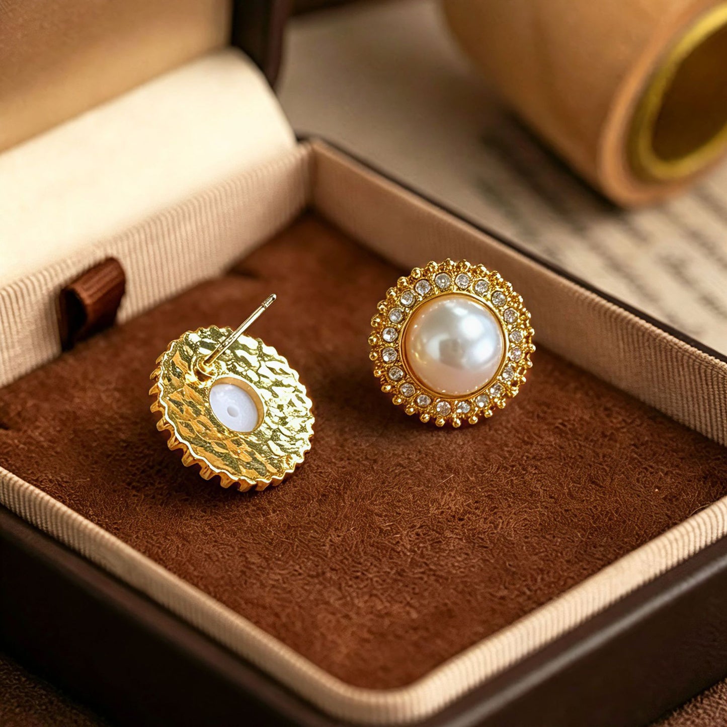 Round Stud Earrings For Unisex Featuring Electroplated Alloy With 925 Sterling Silver Posts And Artificial Pearl Inlay