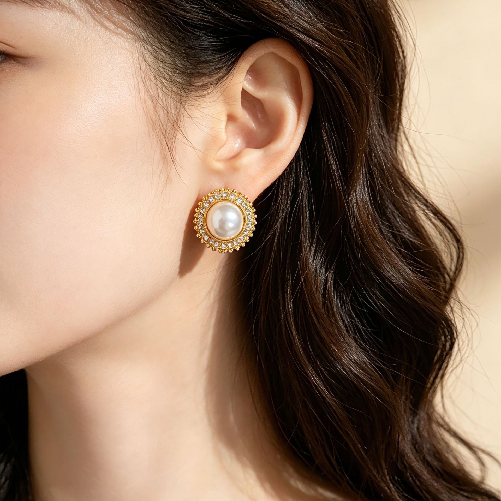 Round Stud Earrings For Unisex Featuring Electroplated Alloy With 925 Sterling Silver Posts And Artificial Pearl Inlay