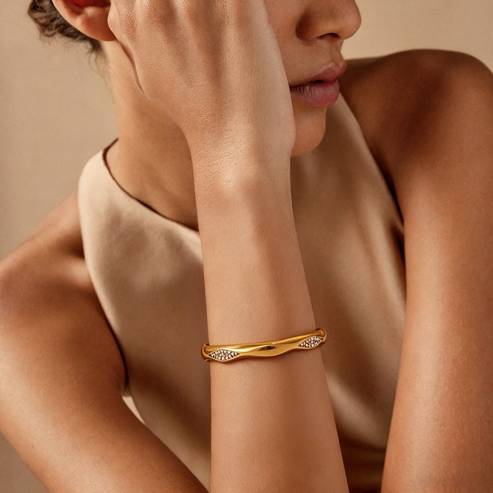 Simple Style Irregular Inlay Bangle In Gold Titanium Steel With Rhinestones