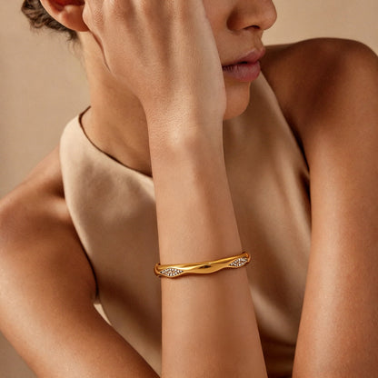 Simple Style Irregular Inlay Bangle In Gold Titanium Steel With Rhinestones