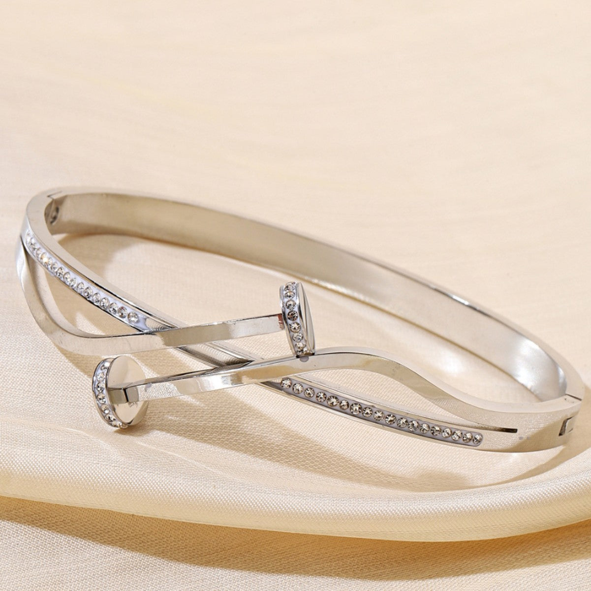 Simple Style Circle Inlay Bangle In Gold Titanium Steel With Rhinestones